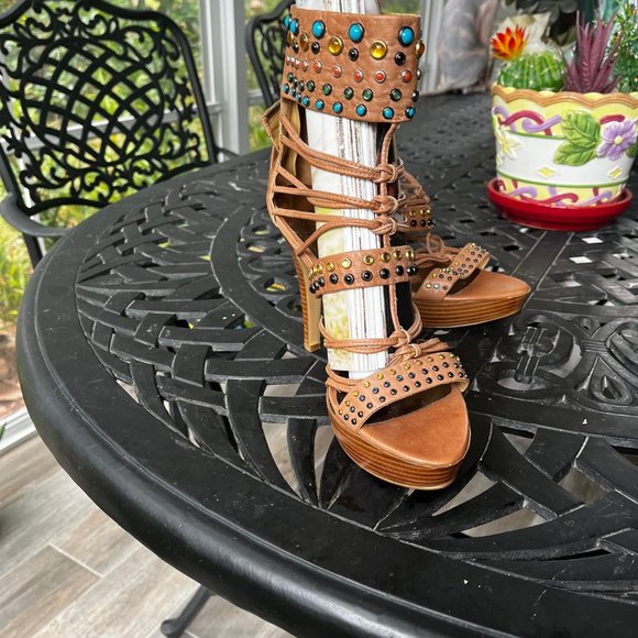 Nine West studed sandals US 7 (run large more like 8 ) - Picture 3 of 15